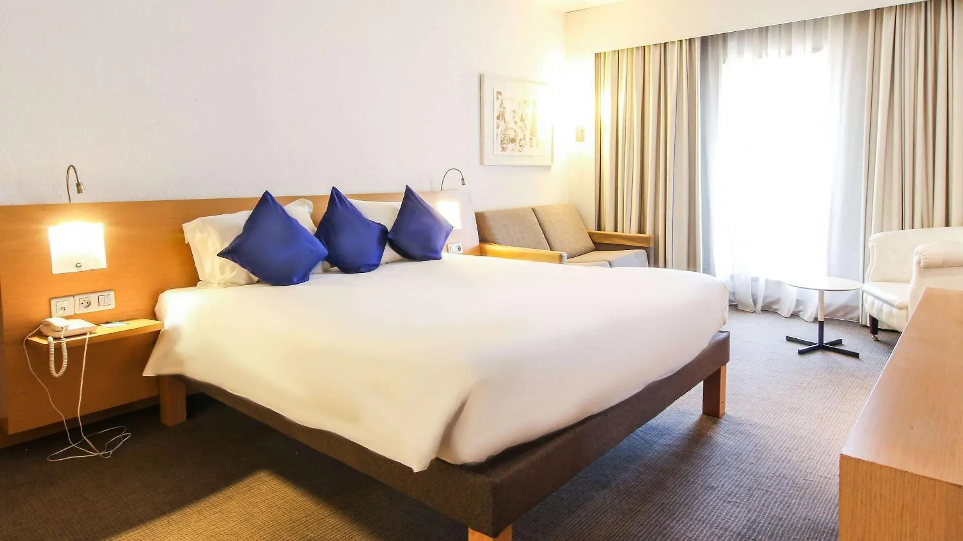 Novotel Tunis 4*,